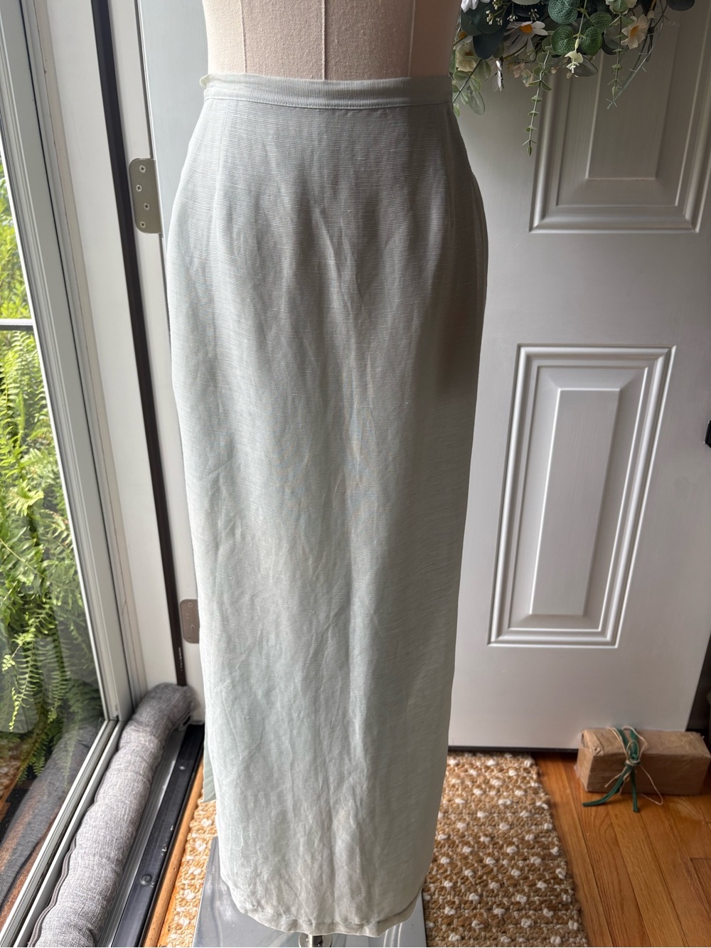 Vintage 90’s Women’s Light Sage Silk Linen Midi Skirt - Classic Silhouette
